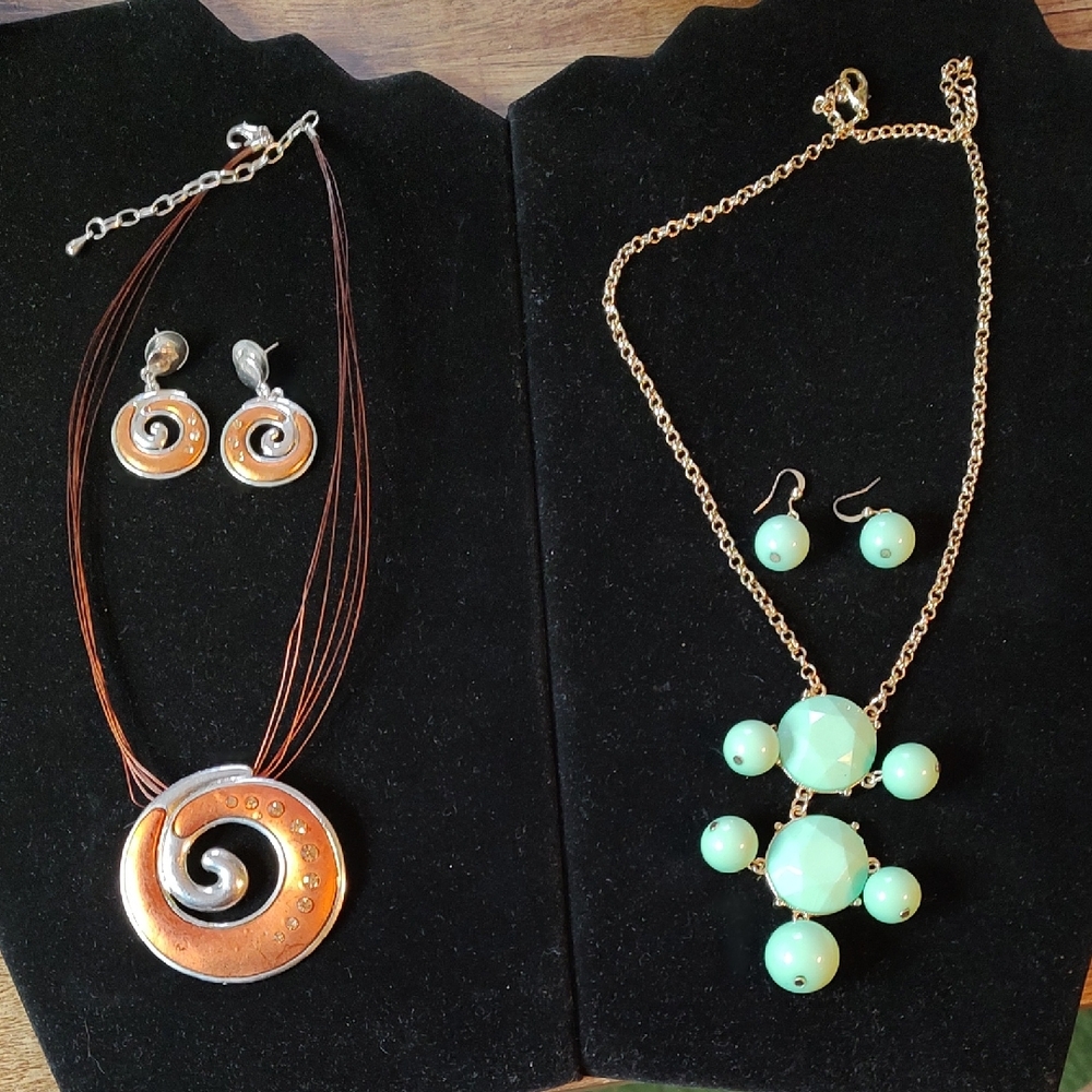 2 Sets Necklace & Earrings